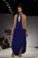 Model walk the ramp for Anand Kabra Show at Wills Lifestyle India Fashion Week 2012 day 1 on 6th Oct 2012 (101).JPG